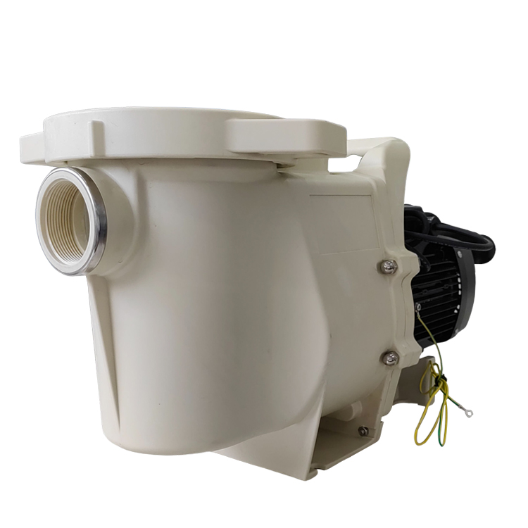 حمام سباحة مزود بفلتر رملي 